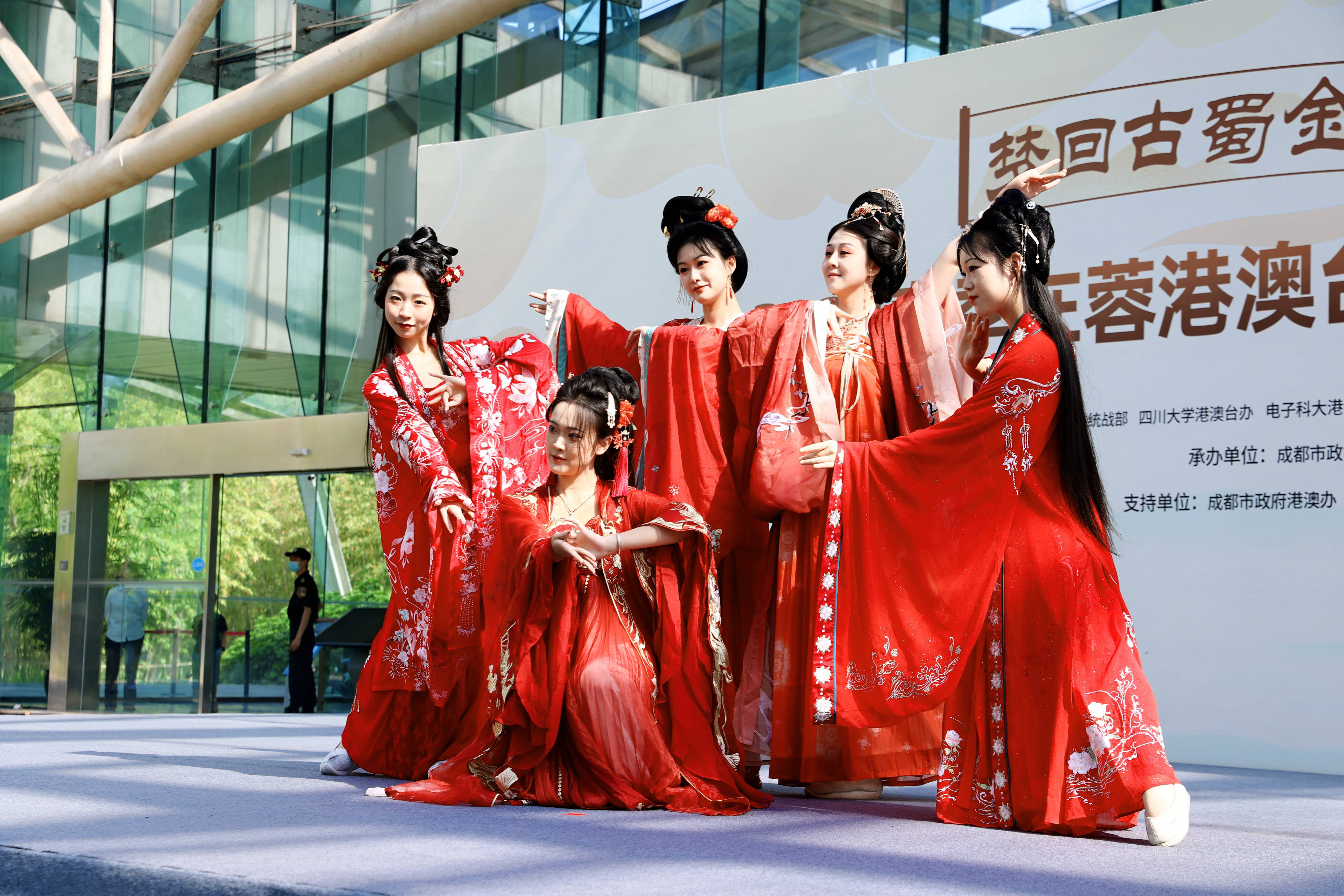 在蓉港澳台侨大学生游金沙:与古蜀文明“隔空对话”