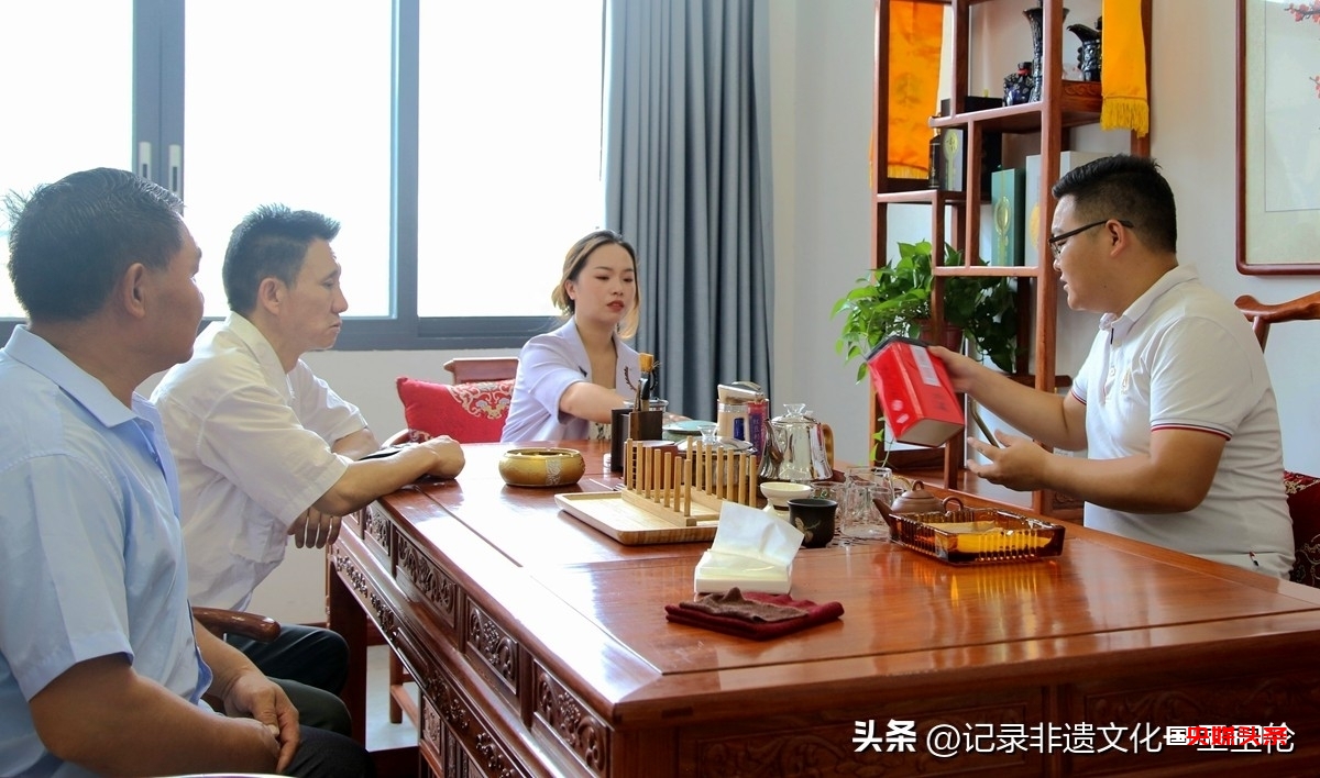 贵州古传酿酒(集团)与贵州湄潭吉相商贸共同开发“邀客饮”酱酒