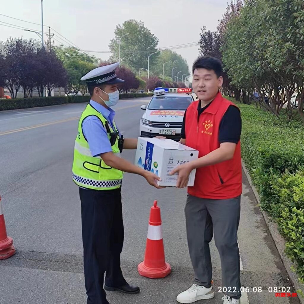 关于周口爱心人士王留长带领儿子公益行!