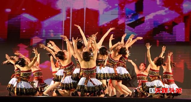 贵州从江东朗镇:乡村周末大舞台展现民族文化魅力