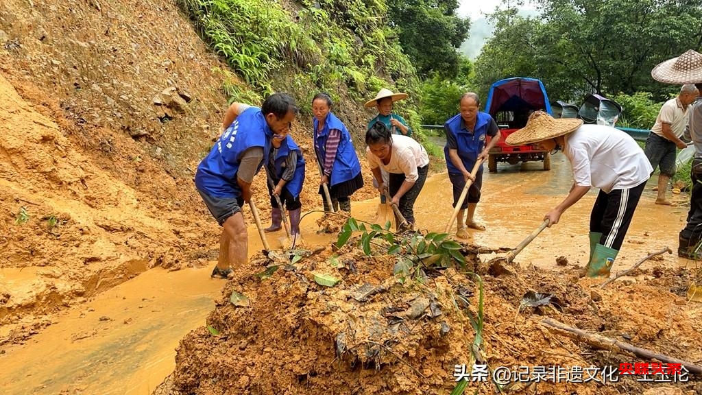 【抢险保畅】从江县下江镇松陇村:党员干部齐上阵守护家园