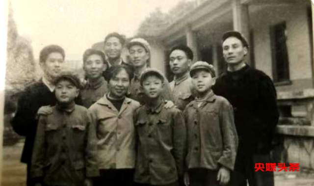 毕节八小红小兵宣传队,不忘初心,传承六十年经典,燃爆毕节山城