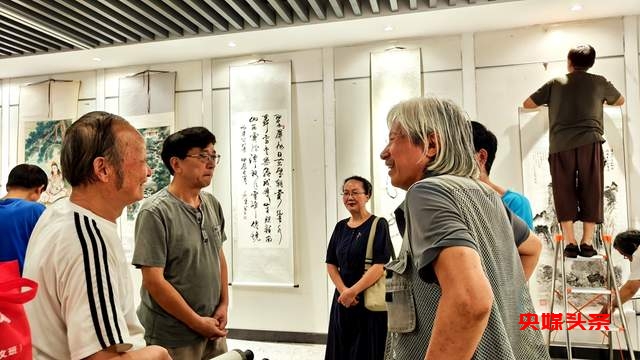 贵州省图书馆《乌蒙墨痕》布展结束，艺术家们踏上寻根问源文化之旅