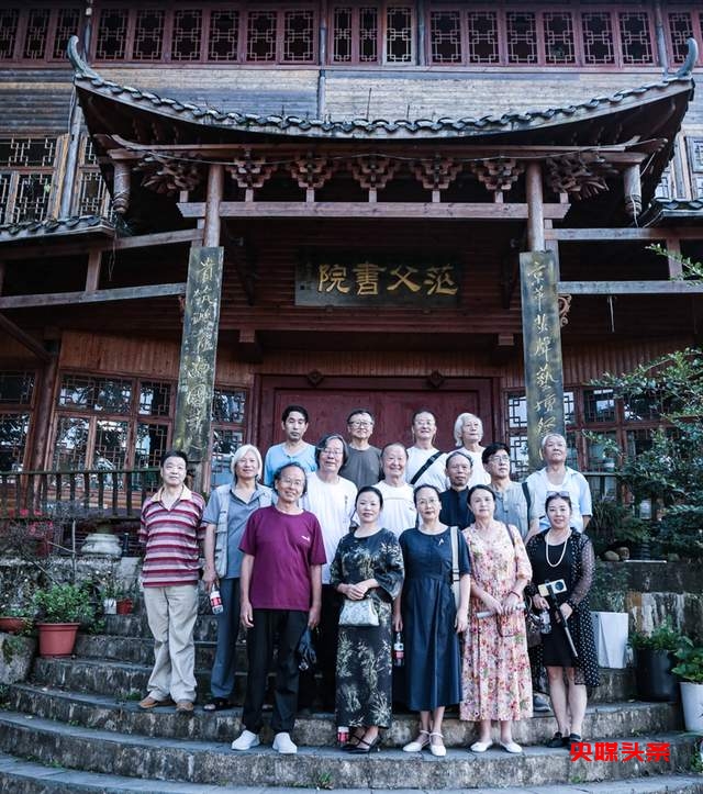 贵州省图书馆《乌蒙墨痕》布展结束，艺术家们踏上寻根问源文化之旅