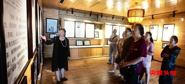 贵州省图书馆《乌蒙墨痕》布展结束，艺术家们踏上寻根问源文化之旅