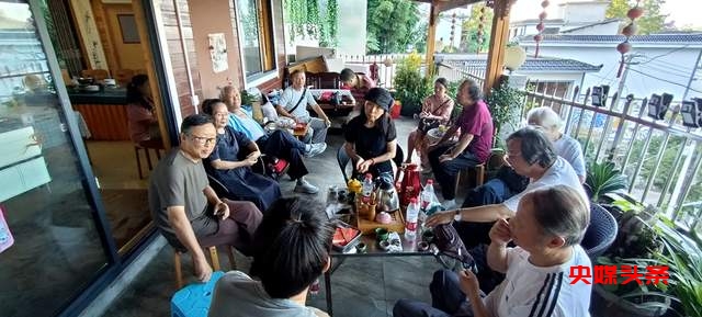 贵州省图书馆《乌蒙墨痕》布展结束，艺术家们踏上寻根问源文化之旅