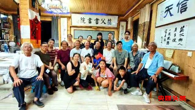 贵州省图书馆《乌蒙墨痕》布展结束，艺术家们踏上寻根问源文化之旅