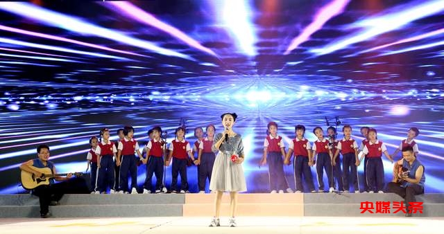 都柳江畔,秋意浓情更浓:从江“村光大道”月赛燃爆銮里大道