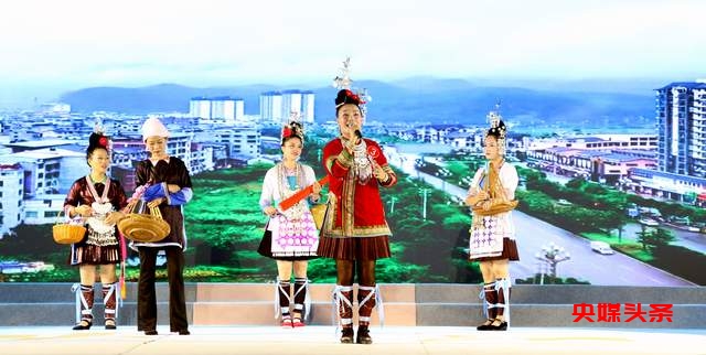 都柳江畔,秋意浓情更浓:从江“村光大道”月赛燃爆銮里大道