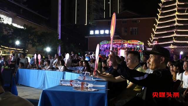 都柳江畔,秋意浓情更浓:从江“村光大道”月赛燃爆銮里大道