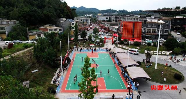 "燃爆金秋!2024金沙县木孔镇'红色木孔·秋收杯'篮球盛宴:14支跨界强队,五天四夜热血对决!"