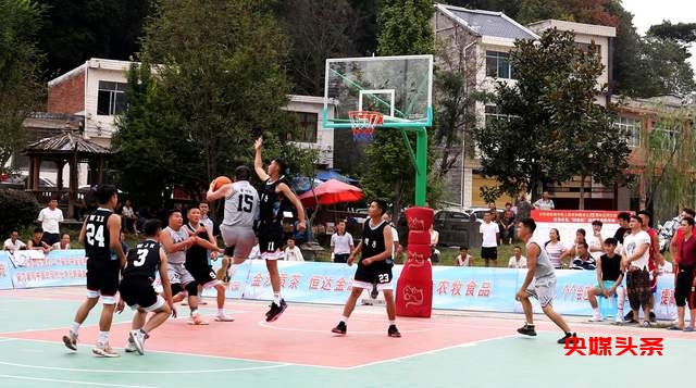 "燃爆金秋!2024金沙县木孔镇'红色木孔·秋收杯'篮球盛宴:14支跨界强队,五天四夜热血对决!"