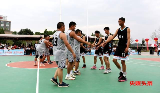 "燃爆金秋!2024金沙县木孔镇'红色木孔·秋收杯'篮球盛宴:14支跨界强队,五天四夜热血对决!"