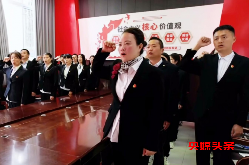 “凤凰涅槃”振翅飞——记长垣市魏庄街道中心学校校长胡晓慧