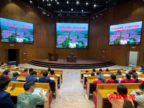 新乡县东大阳堤村党支部书记陈来胜应邀到郑州西亚斯学院授课