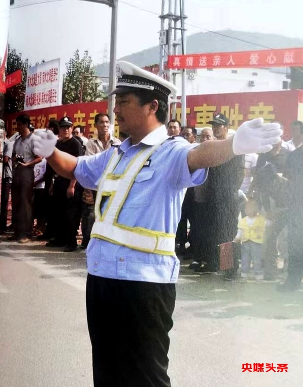 淅川县公安局：警徽闪耀移民路