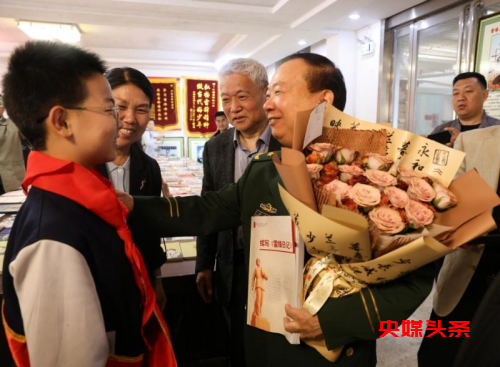 “当代雷锋”庄仕华走进开封雷锋纪念馆