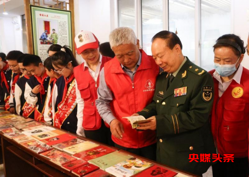 “当代雷锋”庄仕华走进开封雷锋纪念馆