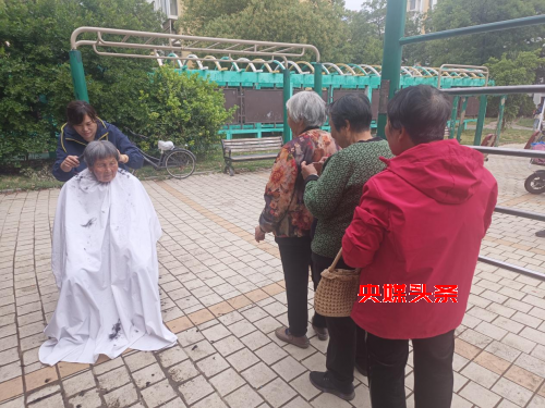 沭城街道叶庄社区开展“支部进小区  关爱暖人心”便民服务活动