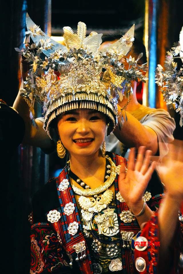 丹寨县：花海登山，夜嫁苗情，非遗文化燃爆这个春天！