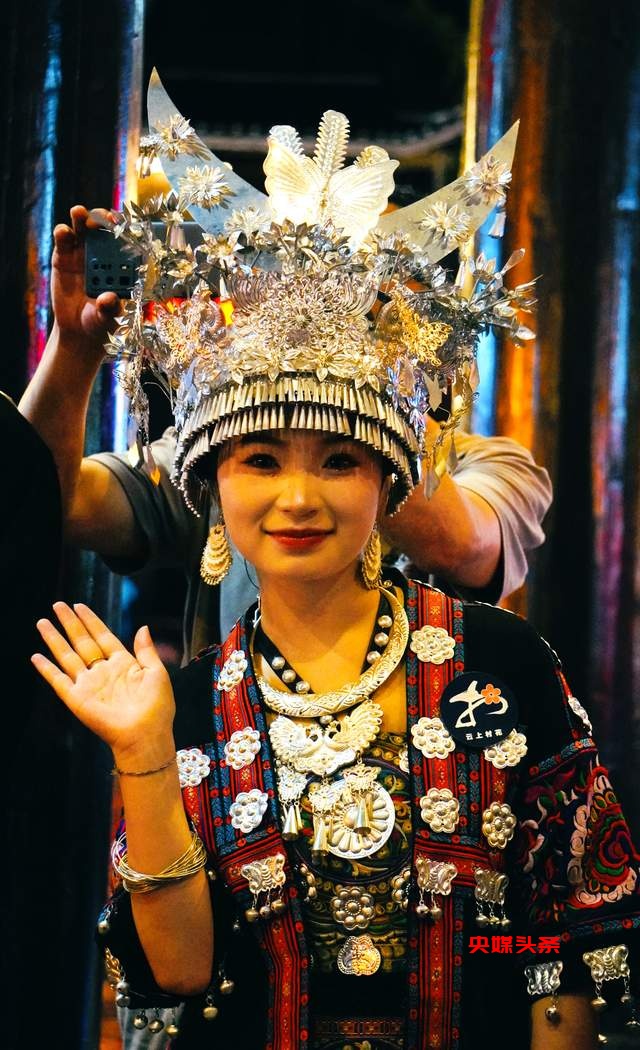 丹寨县：花海登山，夜嫁苗情，非遗文化燃爆这个春天！