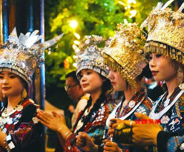 丹寨县：花海登山，夜嫁苗情，非遗文化燃爆这个春天！