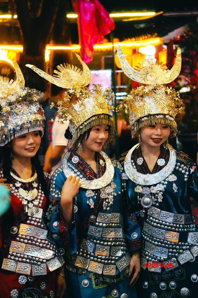 丹寨县：花海登山，夜嫁苗情，非遗文化燃爆这个春天！