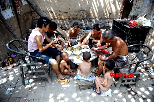 宋辉镜头中搬迁移民的故事