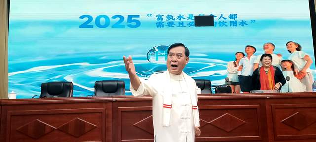 阳光下的健康盛宴——贵州省老年妇女书画艺术协会举办“健康与快乐大健康活动”