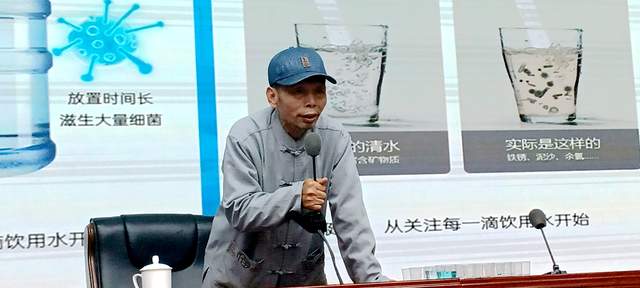 阳光下的健康盛宴——贵州省老年妇女书画艺术协会举办“健康与快乐大健康活动”