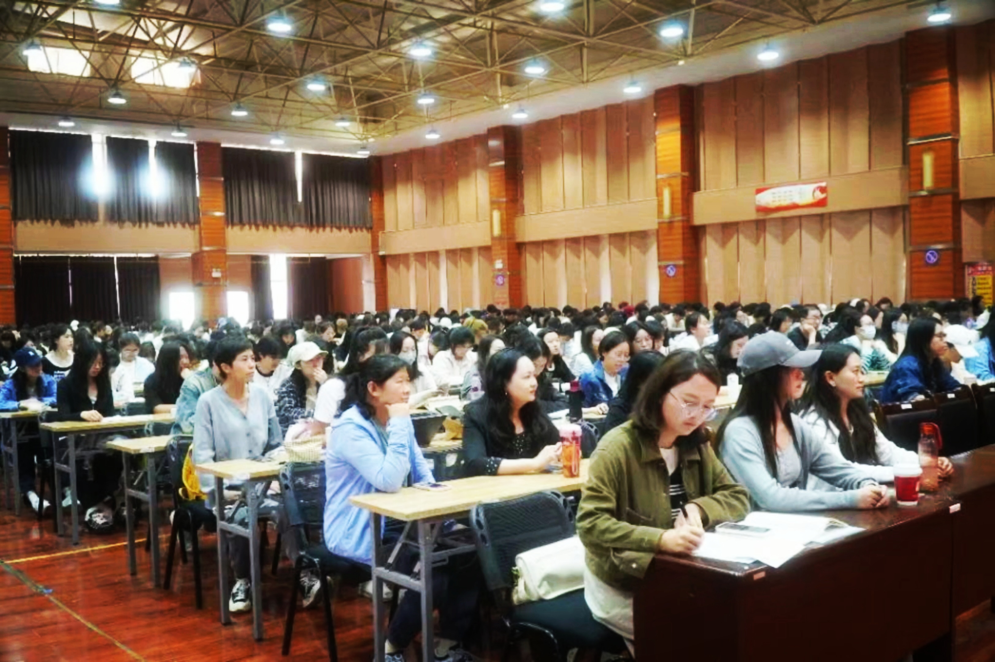 骆小所教授昆明文理学院开讲 聚焦国际中文教育使命与责任