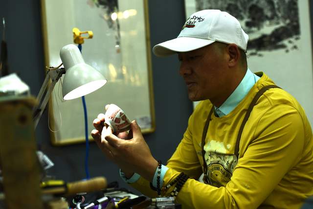 柳波：传承锔瓷非遗文化在残瓷中寻找残缺美学