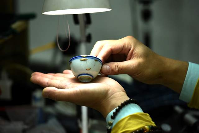 柳波：传承锔瓷非遗文化在残瓷中寻找残缺美学