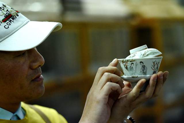 柳波：传承锔瓷非遗文化在残瓷中寻找残缺美学