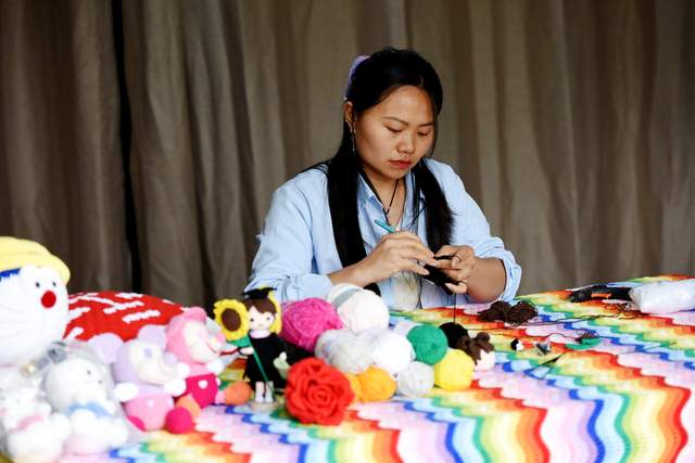 周私丽：巧手钩织“致富路”指尖开出“幸福花”