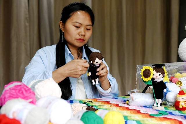 周私丽：巧手钩织“致富路”指尖开出“幸福花”