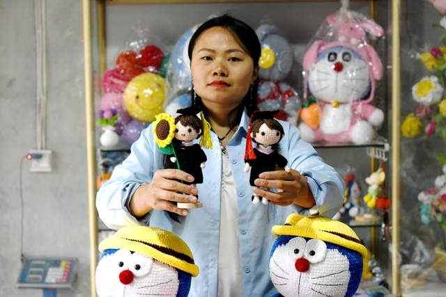 周私丽：巧手钩织“致富路”指尖开出“幸福花”