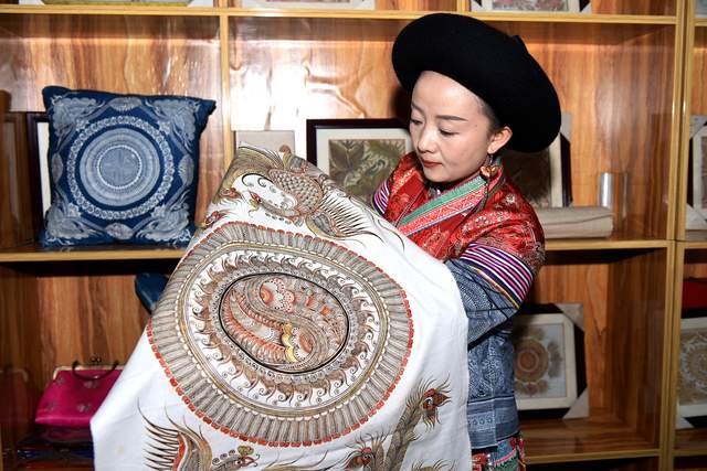 熊兆美：坚守蜡染传承与创新让非遗传承“活起来”