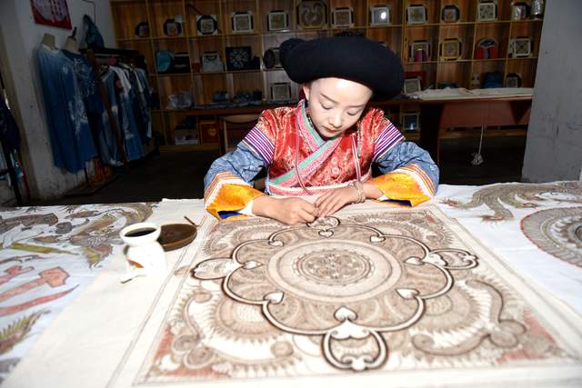 熊兆美：坚守蜡染传承与创新让非遗传承“活起来”