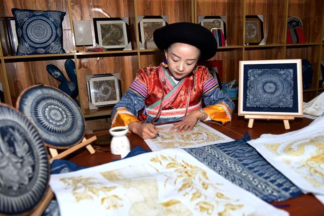 熊兆美：坚守蜡染传承与创新让非遗传承“活起来”