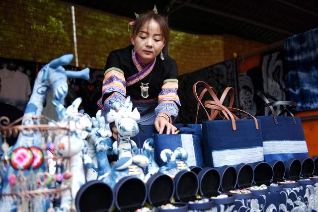 熊兆美：坚守蜡染传承与创新让非遗传承“活起来”