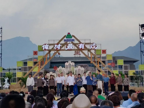 新乡县“鄘风新韵队”倾情演绎《老屋情》老劳模史来贺精神再次震撼南太行