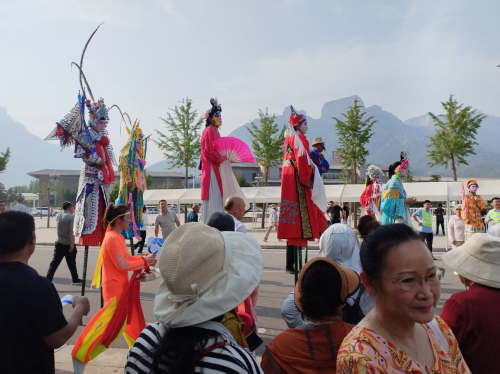 新乡县“鄘风新韵队”倾情演绎《老屋情》老劳模史来贺精神再次震撼南太行