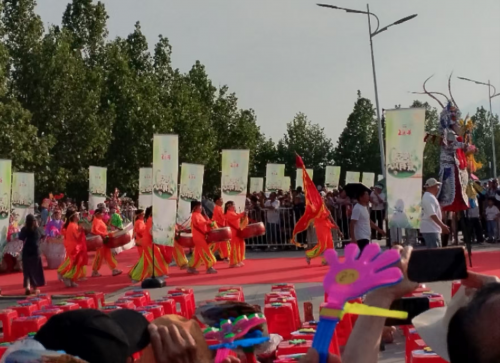 新乡县“鄘风新韵队”倾情演绎《老屋情》老劳模史来贺精神再次震撼南太行