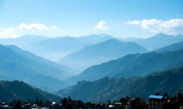 中国“黑科技”登山杖闪耀国际盛会，三敏金属引领全球户外装备新风尚