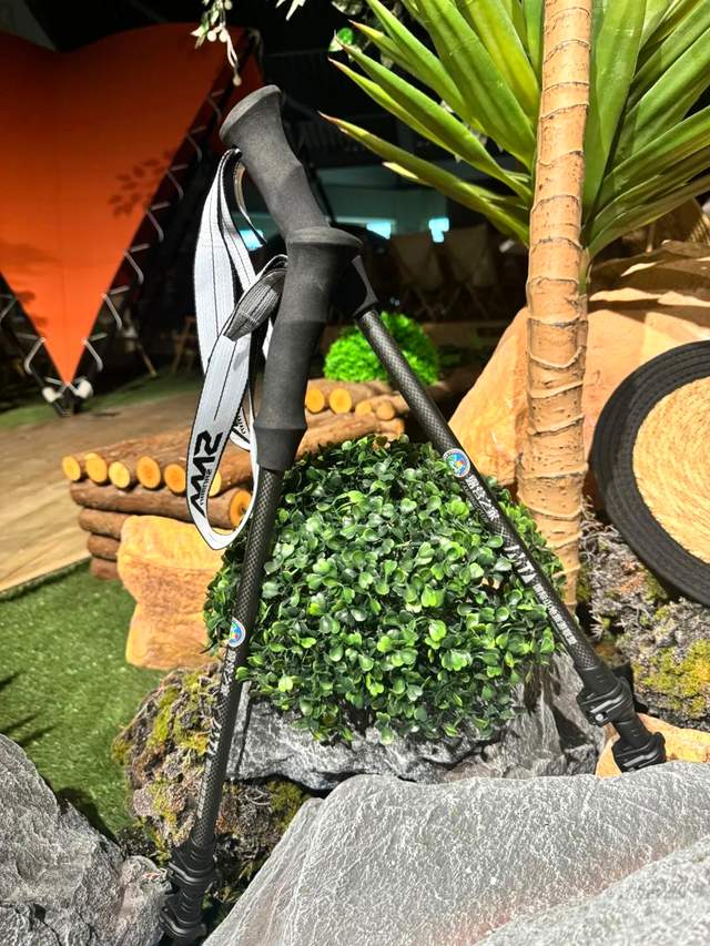 中国“黑科技”登山杖闪耀国际盛会，三敏金属引领全球户外装备新风尚