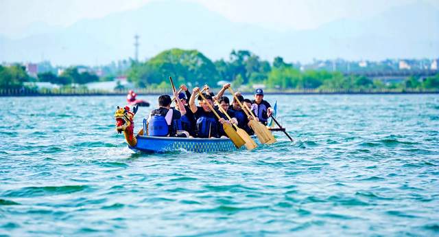 龙舟竞渡战鼓擂！衢江两岸万人空巷见证水上巅峰对决
