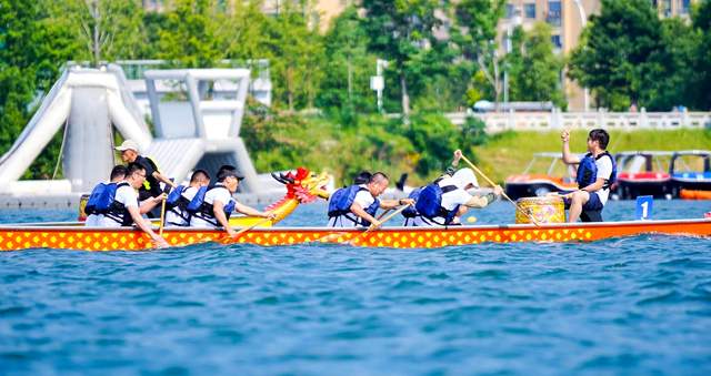 龙舟竞渡战鼓擂！衢江两岸万人空巷见证水上巅峰对决