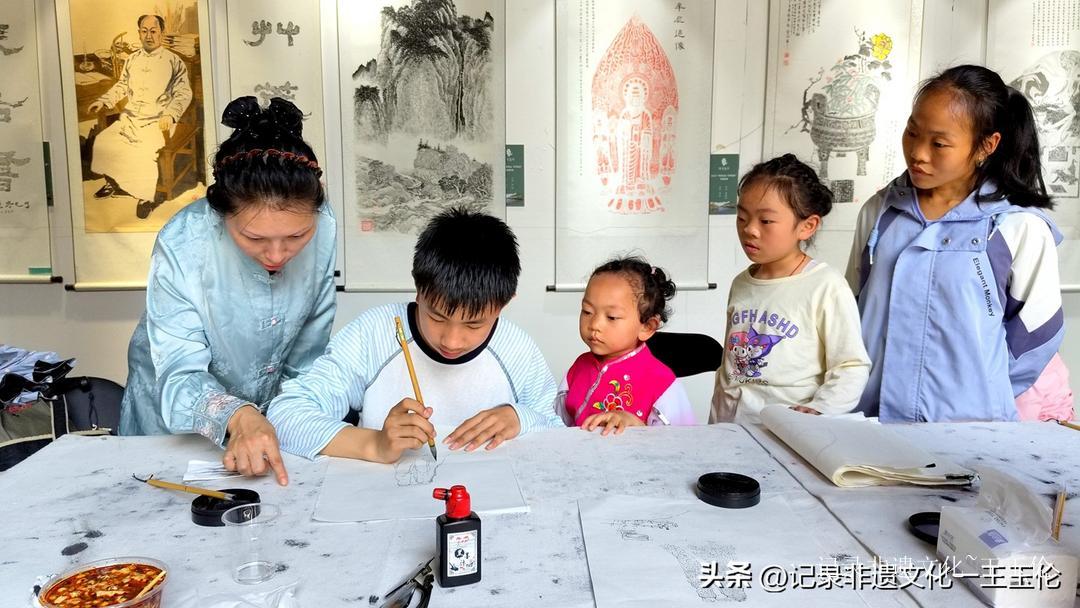 端午粽香飘，非遗艺术燃花溪 —— 茫父颖拓艺术展惊艳亮相兰圃