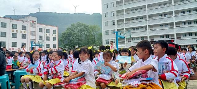 爱心托起希望，情暖快乐六一——都匀市留守儿童喜迎特别节日